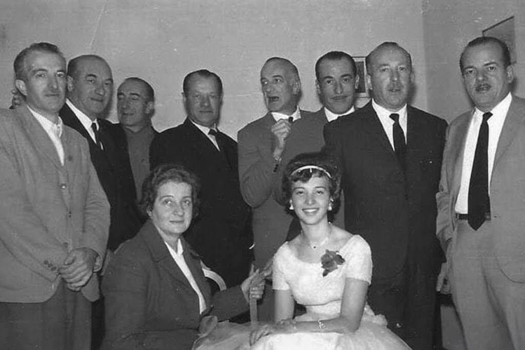 1961: Última foto de los nueve hermanos juntos, cuando Margarita cumplió 15 años. En orden de Izquierda a Derecha: Bruno Zamuner, José Zamuner, Marcelo Zamuner, Luis Zamuner, Antonio Zamuner, Güerino Zamuner, Carlos Zamuner, Rino Zamuner, Ada Zamuner, Margarita Zamuner.