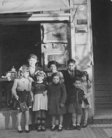 1952: Parte de la primera generación de Zamuner argentinos: Roberto, Esther, Juan Carlos, María Esther, Margarita, Marta, Alicia y Alberto.