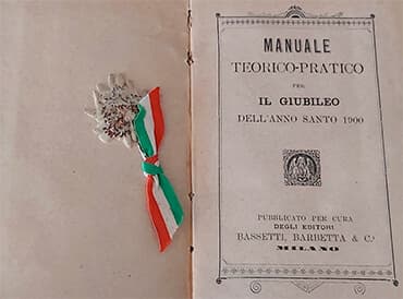 Páginas interiores del libro de oraciones de Leone Zamuner.