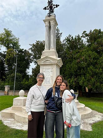 Septiembre de 2025: Visita de Margarita Zamuner, Mónica Campos Zamuner y Sophia Zungri Campos.